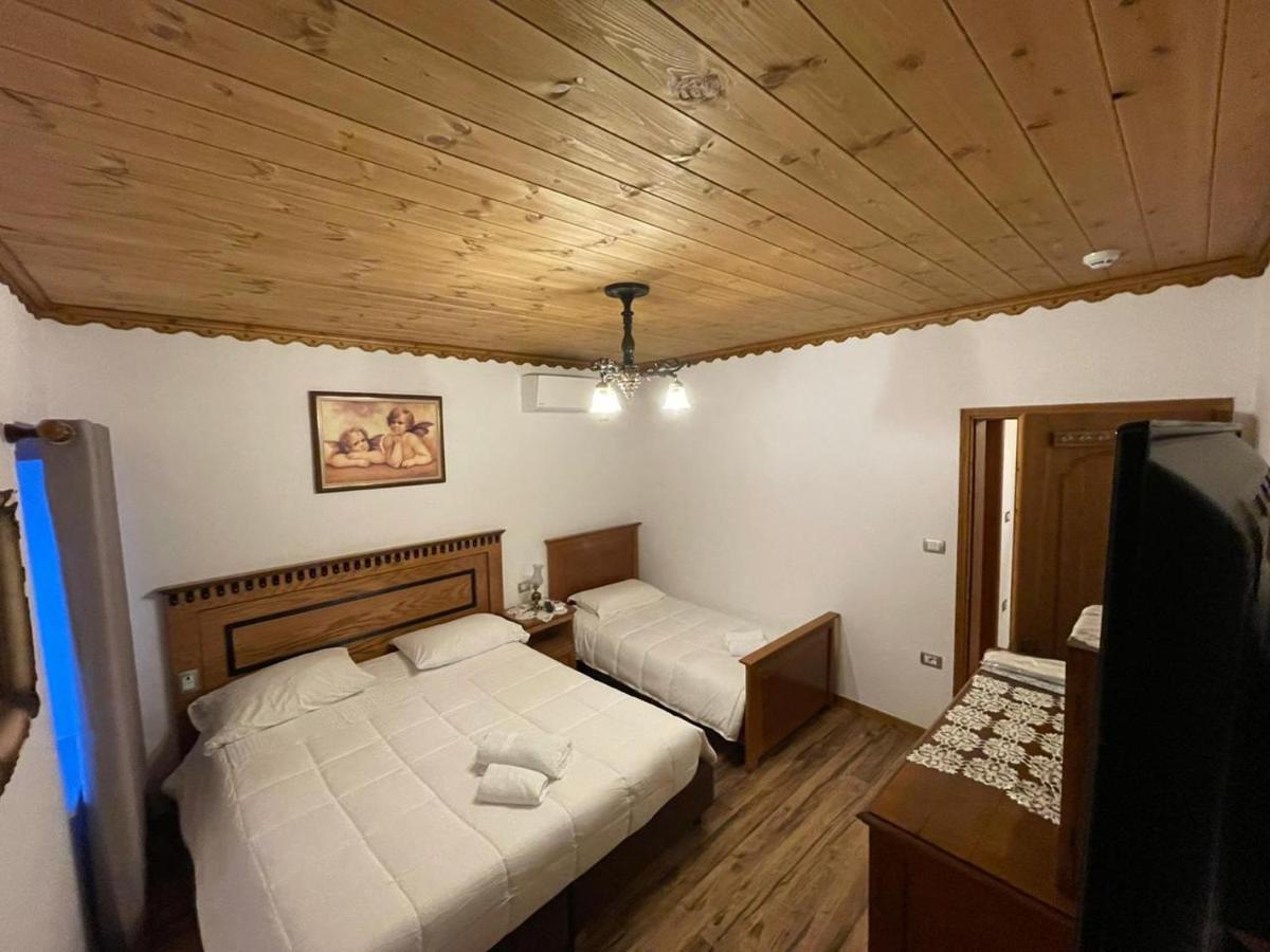 Boutique Hotel Praga Gjirokastër Habitación foto