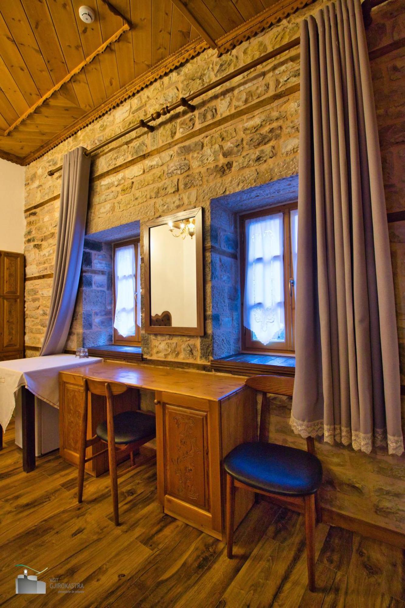 Boutique Hotel Praga Gjirokastër Habitación foto